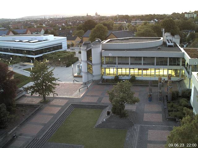 Foto der Webcam: Verwaltungsgebäude, Innenhof mit Audimax, Hörsaal-Gebäude 1