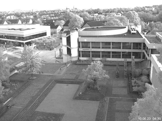 Foto der Webcam: Verwaltungsgebäude, Innenhof mit Audimax, Hörsaal-Gebäude 1