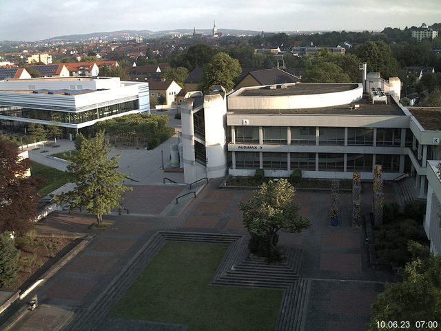 Foto der Webcam: Verwaltungsgebäude, Innenhof mit Audimax, Hörsaal-Gebäude 1