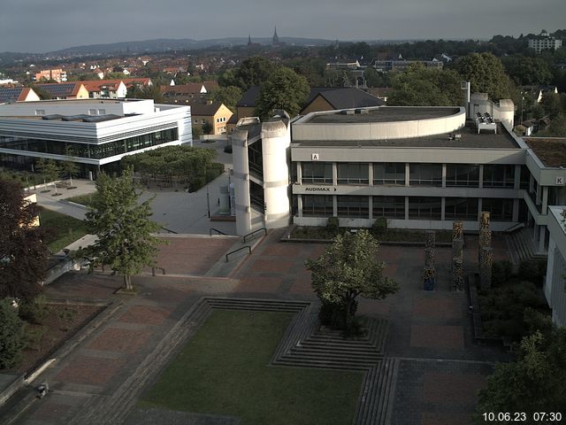 Foto der Webcam: Verwaltungsgebäude, Innenhof mit Audimax, Hörsaal-Gebäude 1