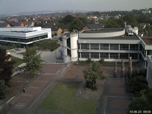 Foto der Webcam: Verwaltungsgebäude, Innenhof mit Audimax, Hörsaal-Gebäude 1