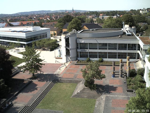 Foto der Webcam: Verwaltungsgebäude, Innenhof mit Audimax, Hörsaal-Gebäude 1