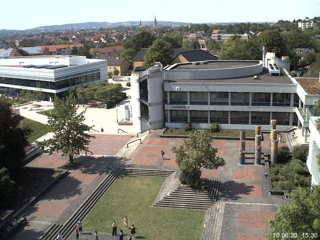 Foto der Webcam: Verwaltungsgebäude, Innenhof mit Audimax, Hörsaal-Gebäude 1