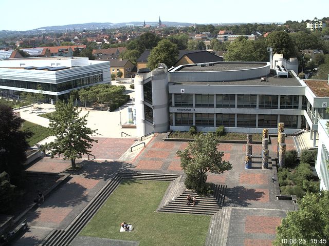 Foto der Webcam: Verwaltungsgebäude, Innenhof mit Audimax, Hörsaal-Gebäude 1