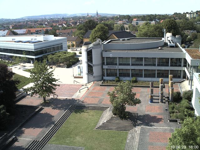 Foto der Webcam: Verwaltungsgebäude, Innenhof mit Audimax, Hörsaal-Gebäude 1