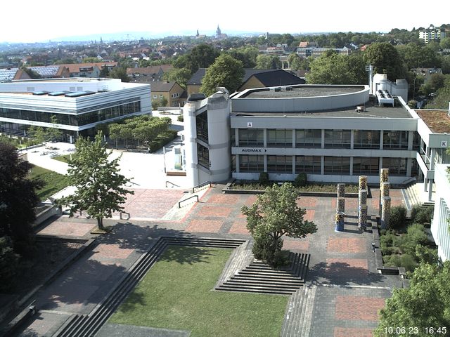 Foto der Webcam: Verwaltungsgebäude, Innenhof mit Audimax, Hörsaal-Gebäude 1