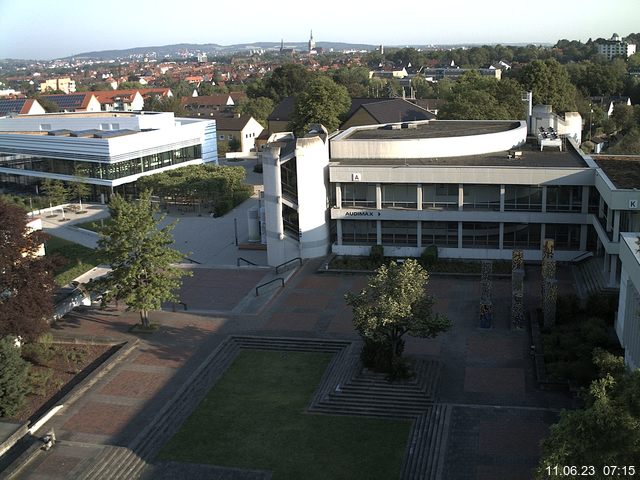 Foto der Webcam: Verwaltungsgebäude, Innenhof mit Audimax, Hörsaal-Gebäude 1