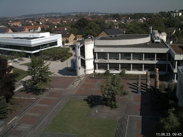 Foto der Webcam: Verwaltungsgebäude, Innenhof mit Audimax, Hörsaal-Gebäude 1