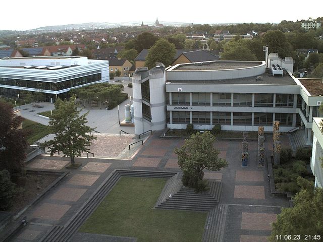 Foto der Webcam: Verwaltungsgebäude, Innenhof mit Audimax, Hörsaal-Gebäude 1