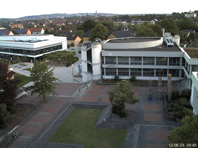 Foto der Webcam: Verwaltungsgebäude, Innenhof mit Audimax, Hörsaal-Gebäude 1