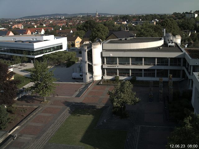 Foto der Webcam: Verwaltungsgebäude, Innenhof mit Audimax, Hörsaal-Gebäude 1