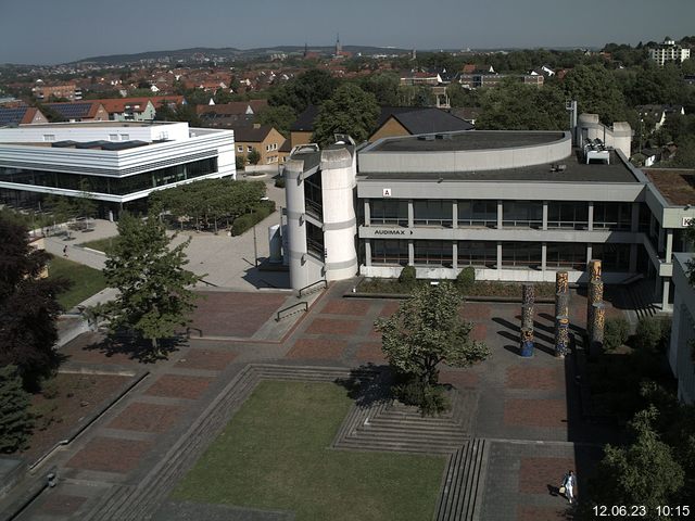 Foto der Webcam: Verwaltungsgebäude, Innenhof mit Audimax, Hörsaal-Gebäude 1