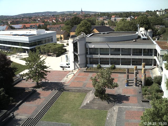 Foto der Webcam: Verwaltungsgebäude, Innenhof mit Audimax, Hörsaal-Gebäude 1