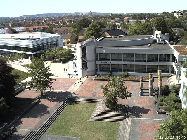 Foto der Webcam: Verwaltungsgebäude, Innenhof mit Audimax, Hörsaal-Gebäude 1