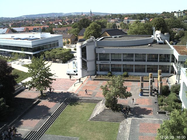 Foto der Webcam: Verwaltungsgebäude, Innenhof mit Audimax, Hörsaal-Gebäude 1