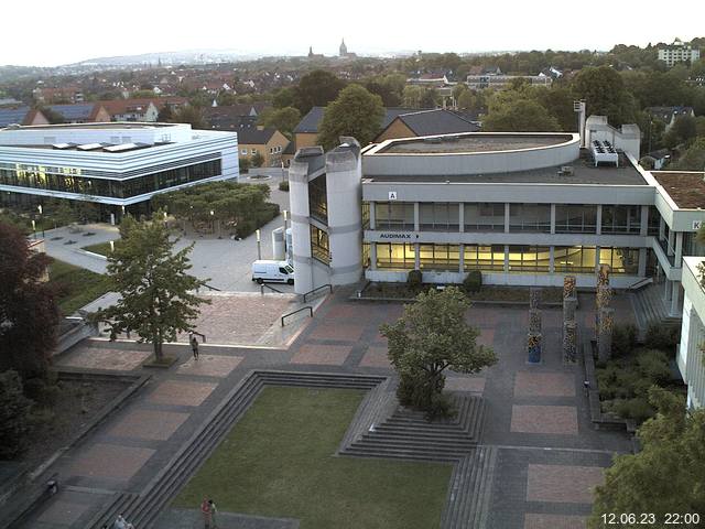 Foto der Webcam: Verwaltungsgebäude, Innenhof mit Audimax, Hörsaal-Gebäude 1