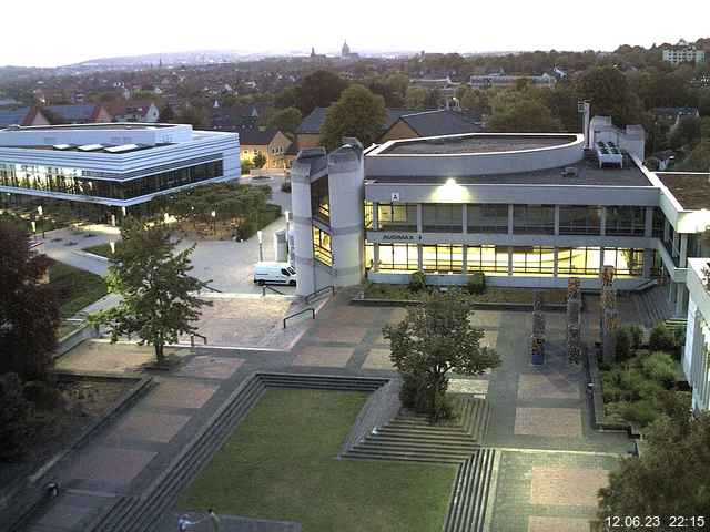 Foto der Webcam: Verwaltungsgebäude, Innenhof mit Audimax, Hörsaal-Gebäude 1