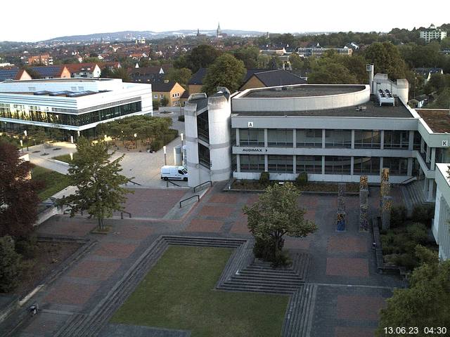 Foto der Webcam: Verwaltungsgebäude, Innenhof mit Audimax, Hörsaal-Gebäude 1