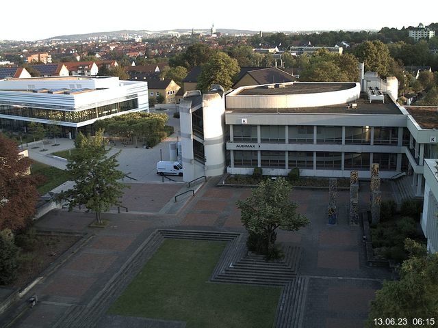 Foto der Webcam: Verwaltungsgebäude, Innenhof mit Audimax, Hörsaal-Gebäude 1