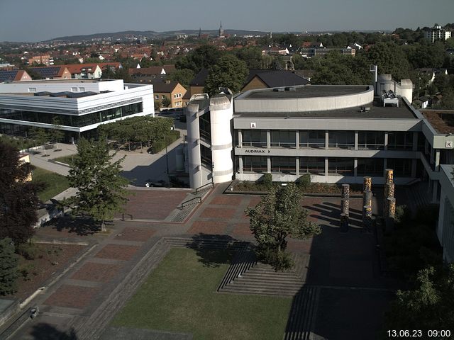 Foto der Webcam: Verwaltungsgebäude, Innenhof mit Audimax, Hörsaal-Gebäude 1