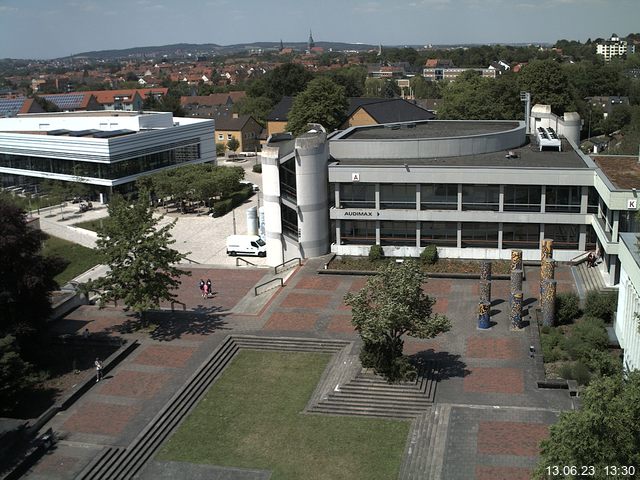 Foto der Webcam: Verwaltungsgebäude, Innenhof mit Audimax, Hörsaal-Gebäude 1