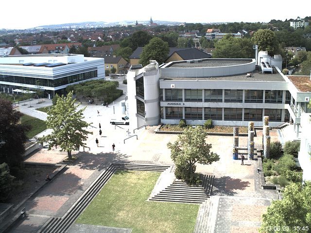 Foto der Webcam: Verwaltungsgebäude, Innenhof mit Audimax, Hörsaal-Gebäude 1