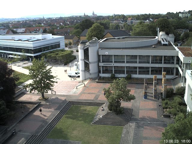 Foto der Webcam: Verwaltungsgebäude, Innenhof mit Audimax, Hörsaal-Gebäude 1