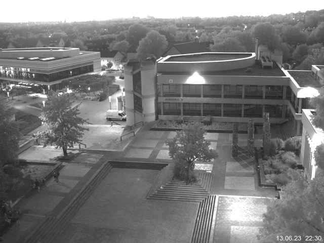 Foto der Webcam: Verwaltungsgebäude, Innenhof mit Audimax, Hörsaal-Gebäude 1