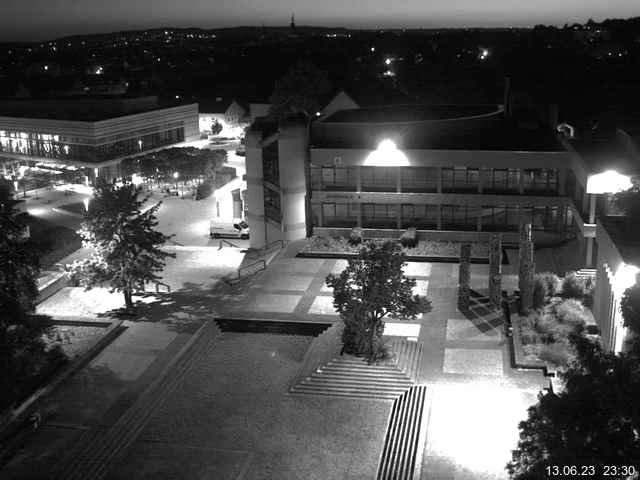 Foto der Webcam: Verwaltungsgebäude, Innenhof mit Audimax, Hörsaal-Gebäude 1