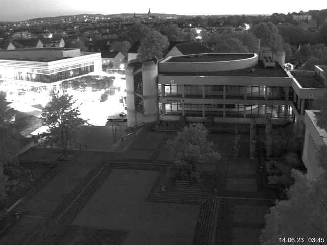 Foto der Webcam: Verwaltungsgebäude, Innenhof mit Audimax, Hörsaal-Gebäude 1