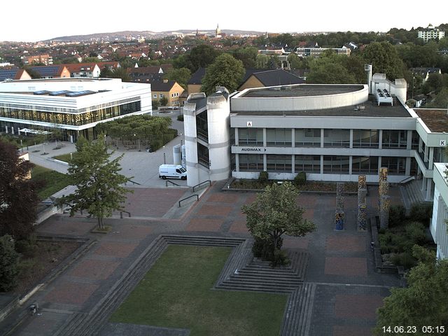 Foto der Webcam: Verwaltungsgebäude, Innenhof mit Audimax, Hörsaal-Gebäude 1