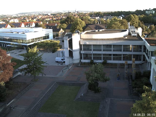 Foto der Webcam: Verwaltungsgebäude, Innenhof mit Audimax, Hörsaal-Gebäude 1