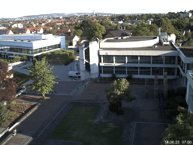 Foto der Webcam: Verwaltungsgebäude, Innenhof mit Audimax, Hörsaal-Gebäude 1