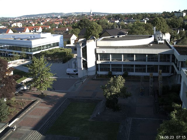 Foto der Webcam: Verwaltungsgebäude, Innenhof mit Audimax, Hörsaal-Gebäude 1