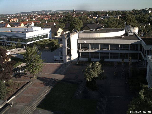 Foto der Webcam: Verwaltungsgebäude, Innenhof mit Audimax, Hörsaal-Gebäude 1