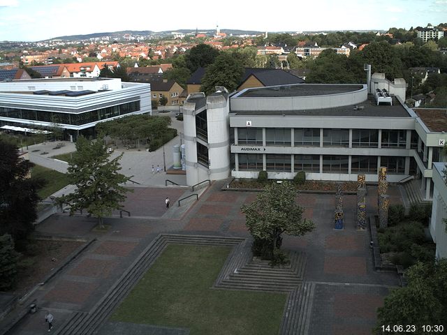 Foto der Webcam: Verwaltungsgebäude, Innenhof mit Audimax, Hörsaal-Gebäude 1