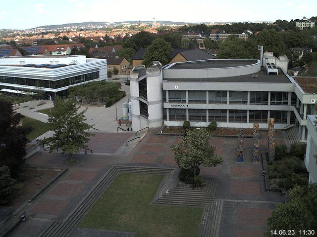 Foto der Webcam: Verwaltungsgebäude, Innenhof mit Audimax, Hörsaal-Gebäude 1