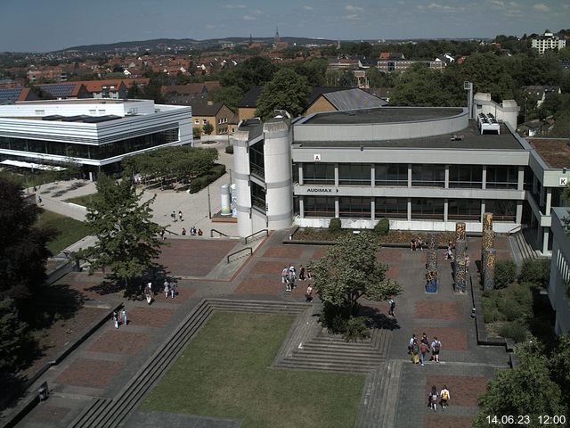 Foto der Webcam: Verwaltungsgebäude, Innenhof mit Audimax, Hörsaal-Gebäude 1