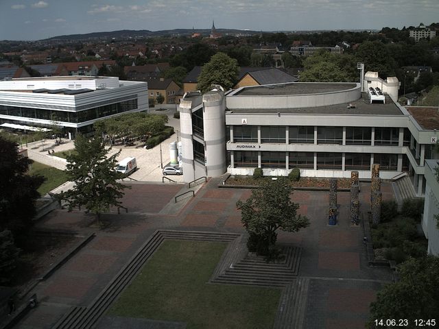 Foto der Webcam: Verwaltungsgebäude, Innenhof mit Audimax, Hörsaal-Gebäude 1