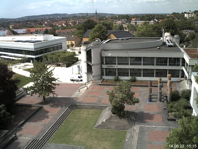 Foto der Webcam: Verwaltungsgebäude, Innenhof mit Audimax, Hörsaal-Gebäude 1