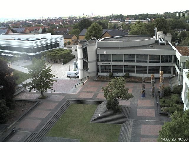 Foto der Webcam: Verwaltungsgebäude, Innenhof mit Audimax, Hörsaal-Gebäude 1