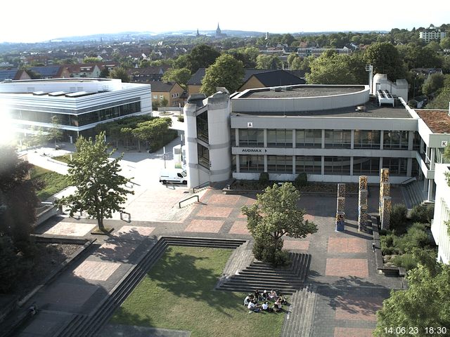 Foto der Webcam: Verwaltungsgebäude, Innenhof mit Audimax, Hörsaal-Gebäude 1