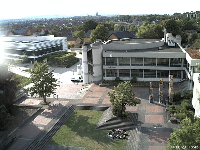 Foto der Webcam: Verwaltungsgebäude, Innenhof mit Audimax, Hörsaal-Gebäude 1