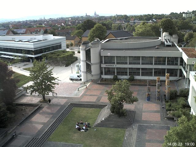 Foto der Webcam: Verwaltungsgebäude, Innenhof mit Audimax, Hörsaal-Gebäude 1