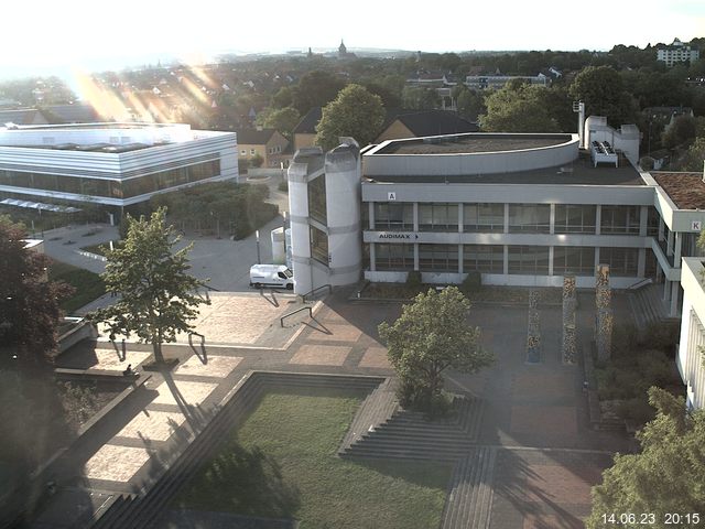 Foto der Webcam: Verwaltungsgebäude, Innenhof mit Audimax, Hörsaal-Gebäude 1