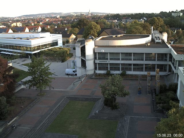 Foto der Webcam: Verwaltungsgebäude, Innenhof mit Audimax, Hörsaal-Gebäude 1