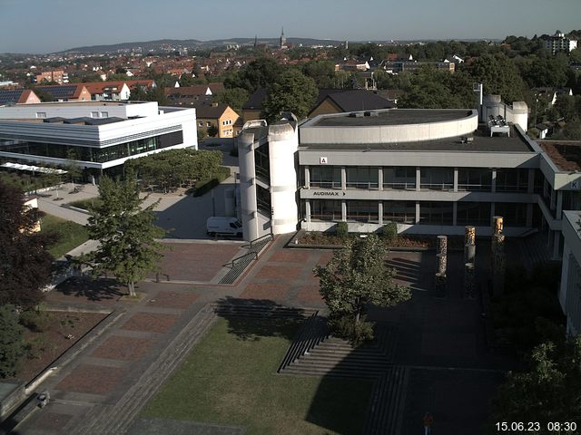 Foto der Webcam: Verwaltungsgebäude, Innenhof mit Audimax, Hörsaal-Gebäude 1