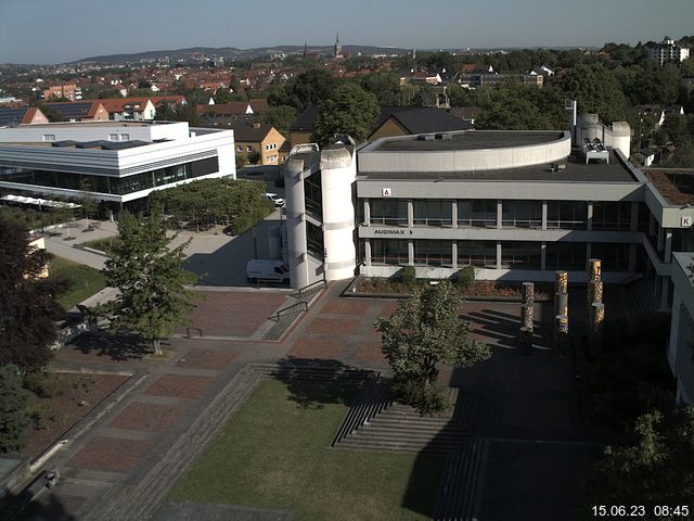 Foto der Webcam: Verwaltungsgebäude, Innenhof mit Audimax, Hörsaal-Gebäude 1