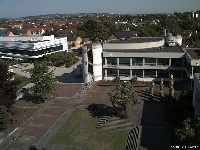 Foto der Webcam: Verwaltungsgebäude, Innenhof mit Audimax, Hörsaal-Gebäude 1