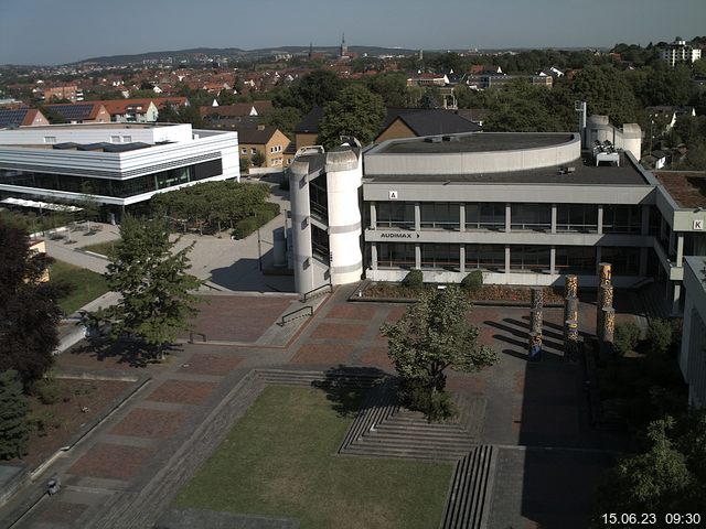 Foto der Webcam: Verwaltungsgebäude, Innenhof mit Audimax, Hörsaal-Gebäude 1